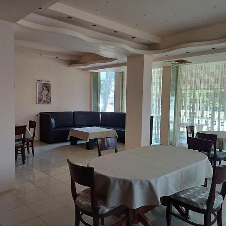 Интернационал Hotel Kulata Екстериор снимка